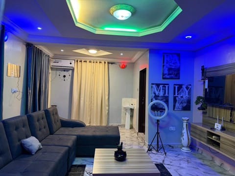 Communal lounge/ TV room, Communal lounge/ TV room, TV and multimedia, Living room, Seating area, Evening entertainment, air conditioner