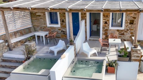 Property building, Day, Hot Tub, Balcony/Terrace
