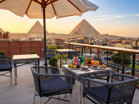 Patio, Nearby landmark, Restaurant/places to eat, Day, Natural landscape, View (from property/room), Balcony/Terrace, Living room, Food and drinks, Banquet/Function facilities, Seating area, Dining area, Food, City view, Mountain view, Sea view, Drinks