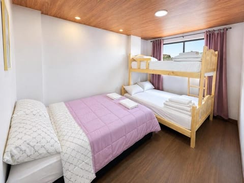 Bed, Photo of the whole room, Bedroom, bunk bed, towels