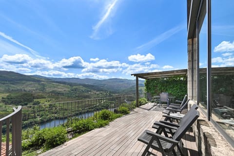 Balcony/Terrace, Mountain view, River view