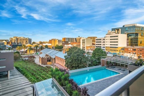 Balcony/Terrace, City view, Pool view, Swimming pool, Swimming pool