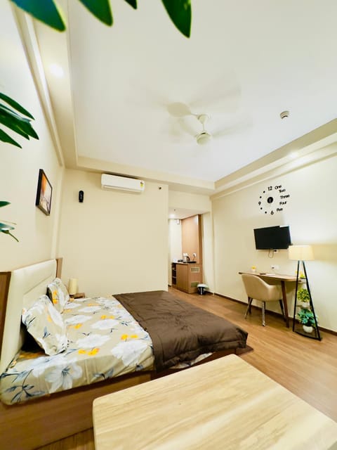 Bed, Photo of the whole room, Bedroom, air conditioner