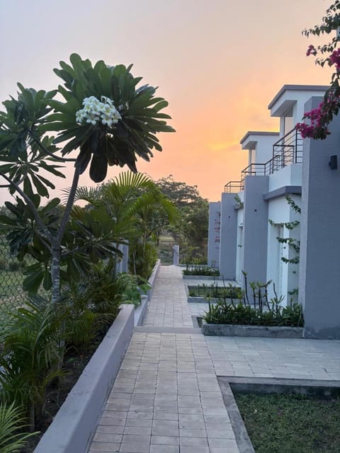 Property building, Spring, Day, Garden, Garden view, Sunrise, Sunset