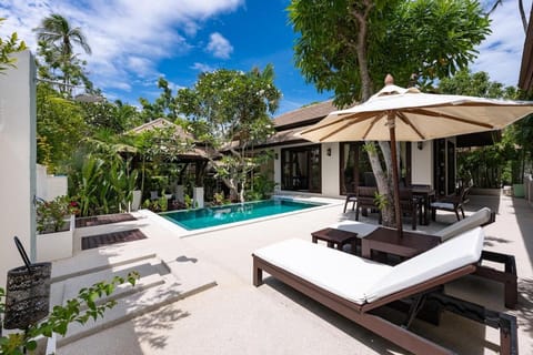 Patio, Garden view, Pool view, Swimming pool, sunbed