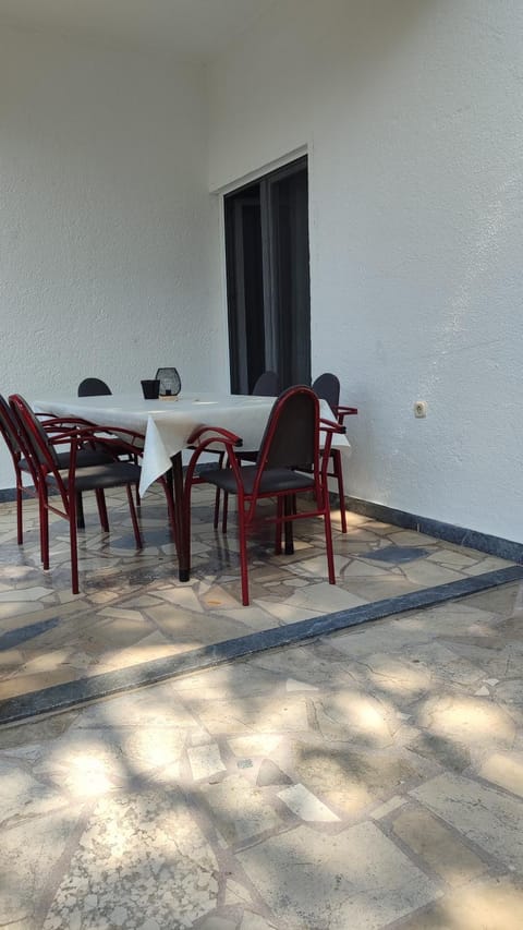 Patio, Day, Balcony/Terrace, Seating area