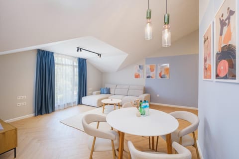 Living room, Photo of the whole room, Seating area, Dining area