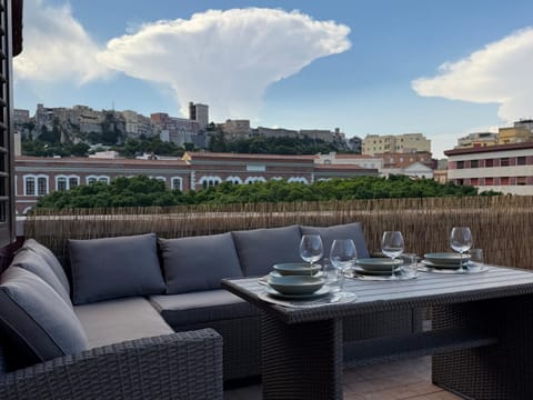 View (from property/room), Balcony/Terrace, City view