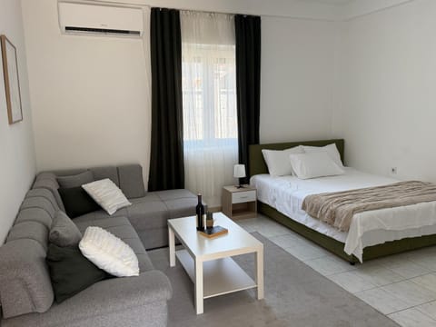 Bed, Living room, Photo of the whole room, Seating area, Bedroom