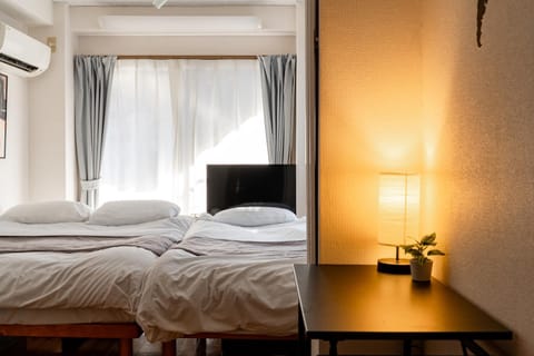 Bed, TV and multimedia, Photo of the whole room, Bedroom, air conditioner
