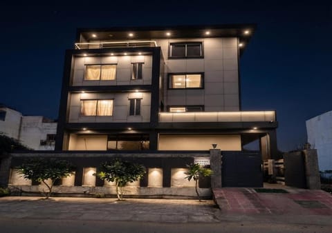 Property building, Facade/entrance