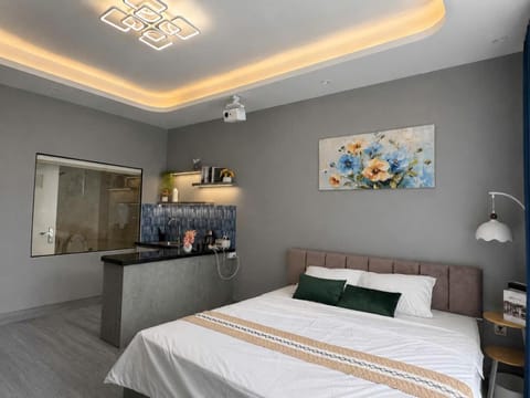 Bed, Kitchen or kitchenette, Photo of the whole room, Bedroom, minibar