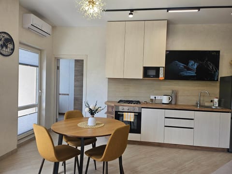 Kitchen or kitchenette, Seating area