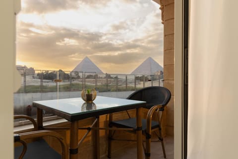 Nearby landmark, View (from property/room), Balcony/Terrace, Bedroom, Landmark view
