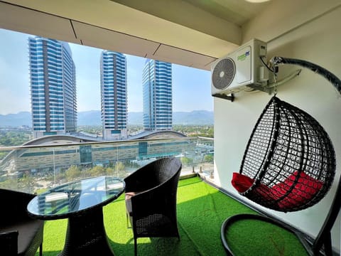 Communal lounge/ TV room, Living room, Seating area, Evening entertainment