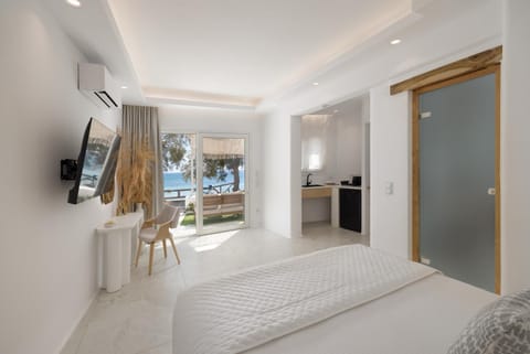 Bed, TV and multimedia, Photo of the whole room, Bedroom, minibar