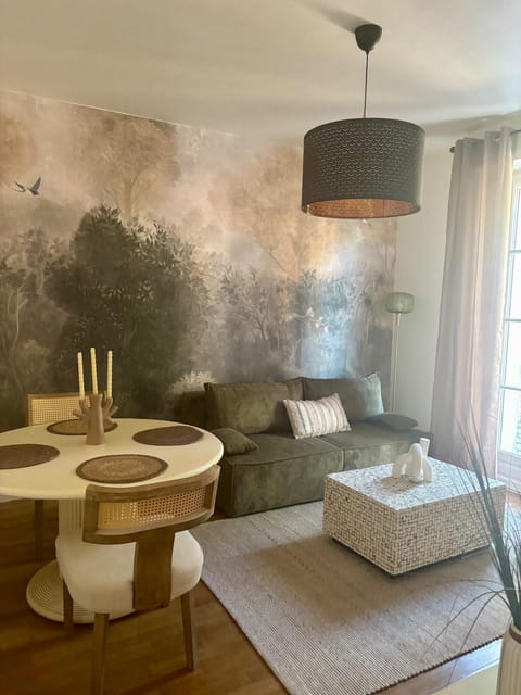Living room, Seating area, Dining area