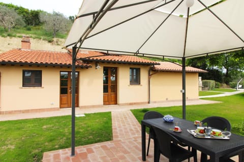 Property building, Patio, Facade/entrance, Garden