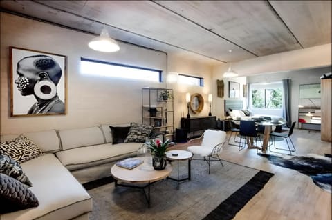 Bed, Lounge or bar, Dining area