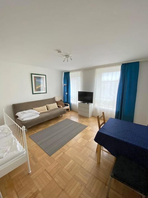 Bed, Seating area, Bedroom