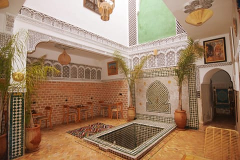 Property building, Restaurant/places to eat, Pool view, Swimming pool