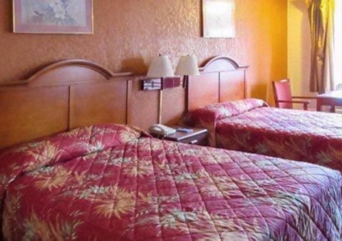 Rodeway Inn Hotel in Forsyth