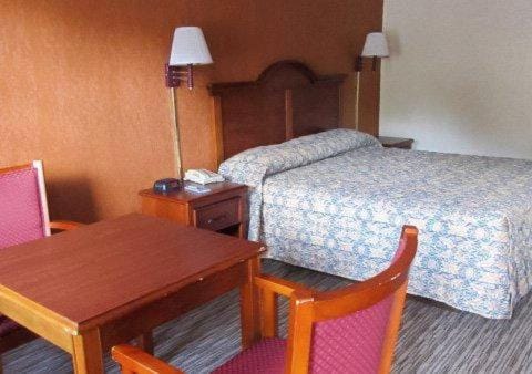 Rodeway Inn Hotel in Forsyth