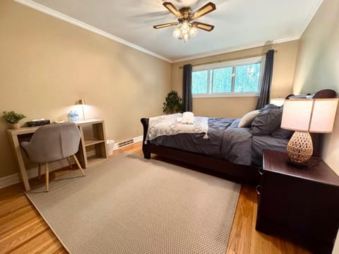Photo of the whole room, Bedroom