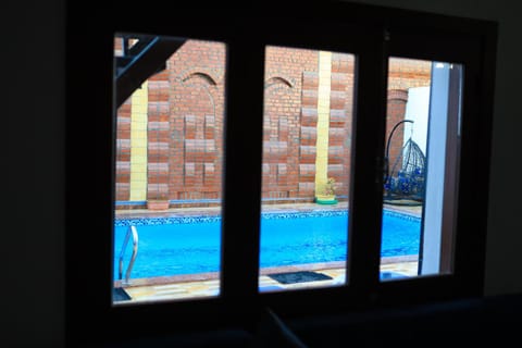 Pool view, Swimming pool, sunbed