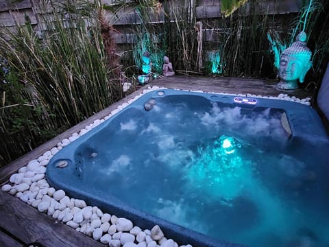 Hot Tub, Hot Tub