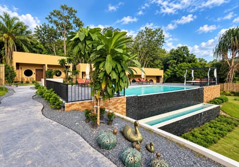 Property building, Day, Garden, Garden view, Pool view, Swimming pool, Swimming pool, sunbed