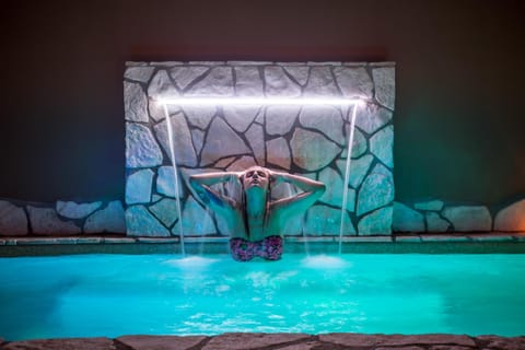 Hot Spring Bath, Spa and wellness centre/facilities
