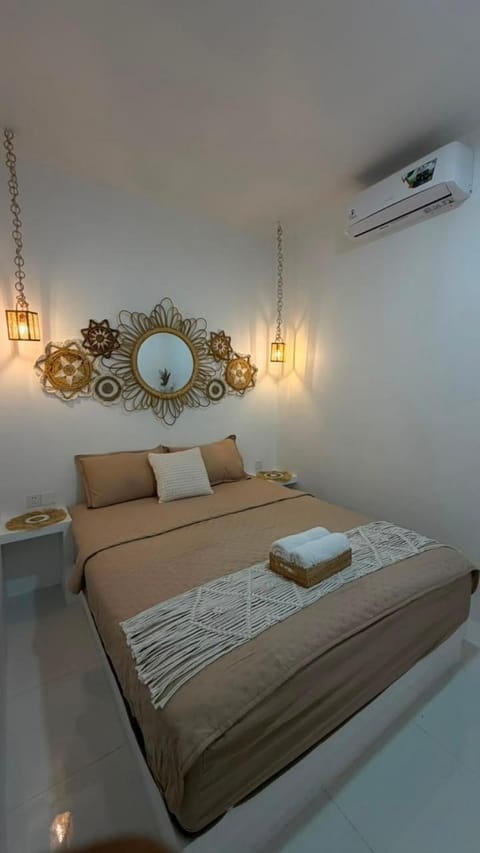 Bedroom, towels, air conditioner