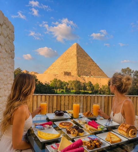 Day, People, Natural landscape, Food and drinks, Dining area, Food, Guests, group of guests