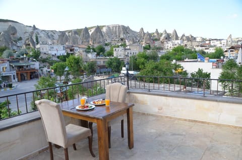 View (from property/room), City view, Landmark view, Buffet breakfast, group of guests