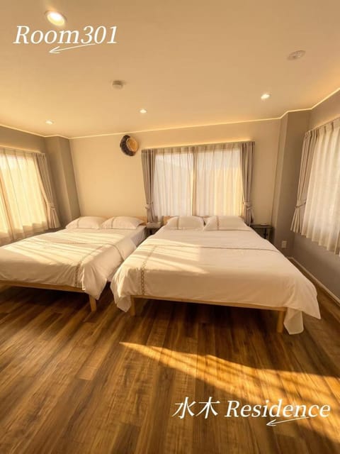 Bed, Photo of the whole room, Bedroom, Text overlay