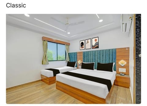 Bed, TV and multimedia, View (from property/room), Photo of the whole room, Bedroom