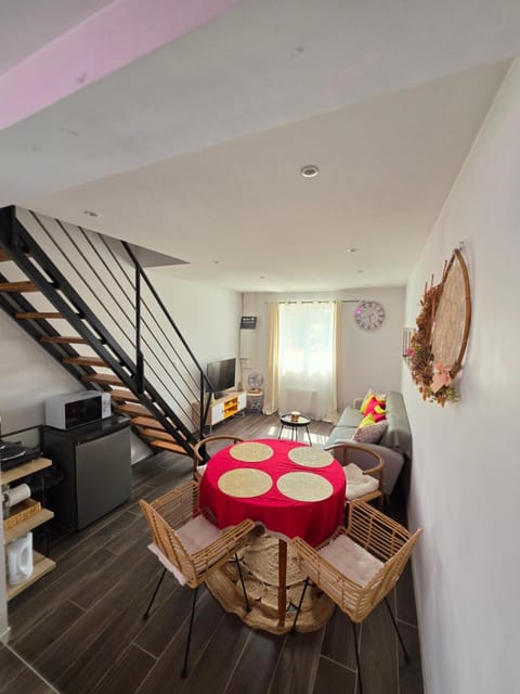 Living room, Dining area