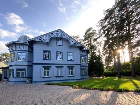 Property building, Spring, Day, Garden view