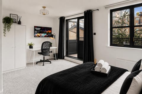 Property building, Bed, BBQ facilities, TV and multimedia, View (from property/room), Balcony/Terrace, Photo of the whole room, Seating area, Bedroom, Garden view, flat iron, furniture, hair dryier, heating, internet, storage, towels, towels, VIP