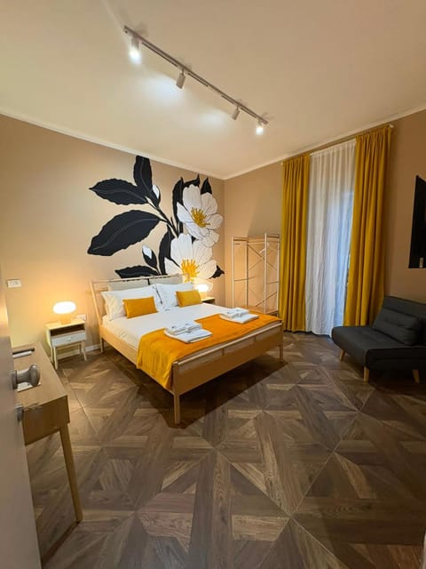 Photo of the whole room, Bedroom