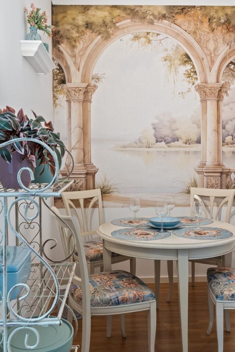 Dining area, Food
