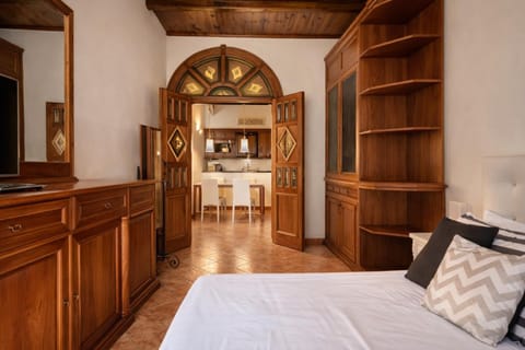 TV and multimedia, Bedroom, wardrobe