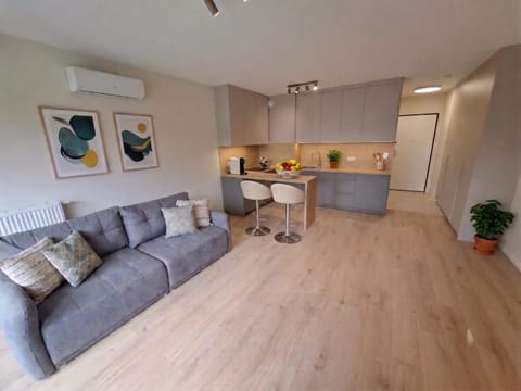 Kitchen or kitchenette, Seating area, air conditioner