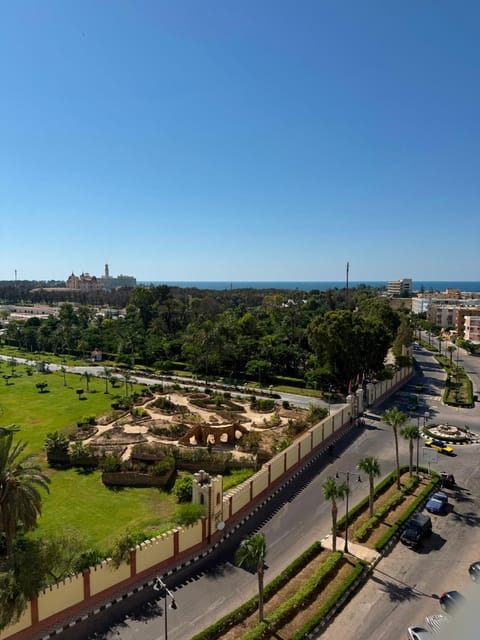 Nearby landmark, Day, Neighbourhood, Natural landscape, Bird's eye view, City view, Sea view, Street view, Location
