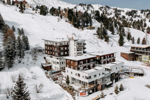 Property building, Natural landscape, Bird's eye view, Winter, Mountain view