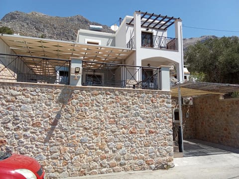 Property building, Natural landscape, Balcony/Terrace, Mountain view