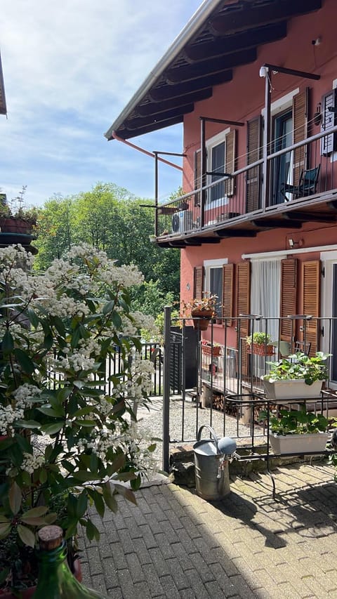 Property building, Patio, Garden, Garden, View (from property/room), Balcony/Terrace, Garden view