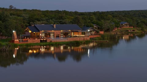 Patio, Communal lounge/ TV room, BBQ facilities, Garden, Seating area, Dining area, Communal kitchen, Garden view, Lake view, Swimming pool, Swimming pool, fireplace