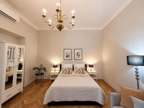 Bed, TV and multimedia, Photo of the whole room, Bedroom, air conditioner